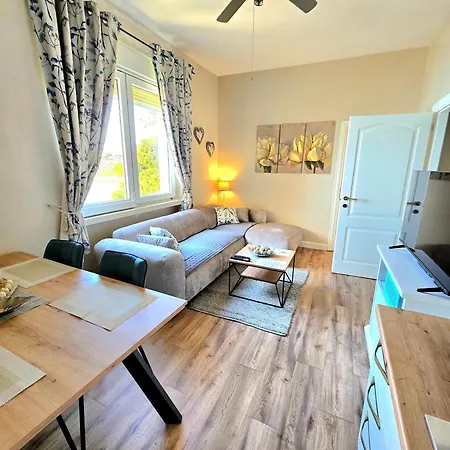 Apartment Suzy Split