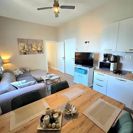 Suzy Apartment Split