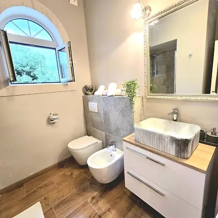 Suzy Apartment Split