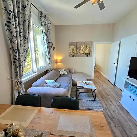 Suzy Apartment Split